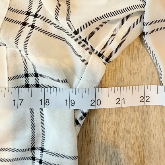 π€ Fortune + Ivy White & Black Windowpane Plaid Blouse β Size M π€ - Picture 11 of 12